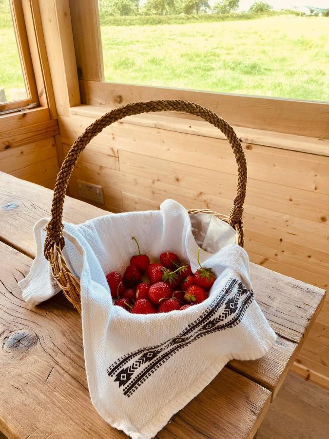 The Retreat Hotel Hornblotton Bagian luar foto
